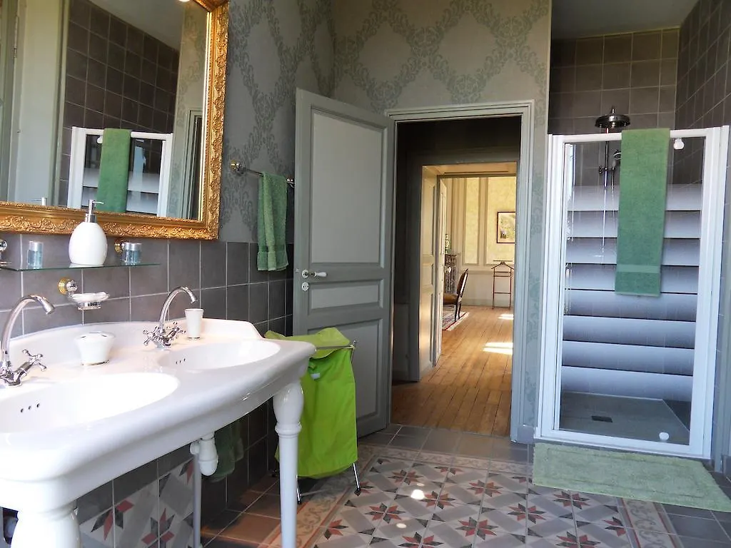 Bed and Breakfast Chateau De Clermont-Saves à LʼIsle-Jourdain 0*,  France