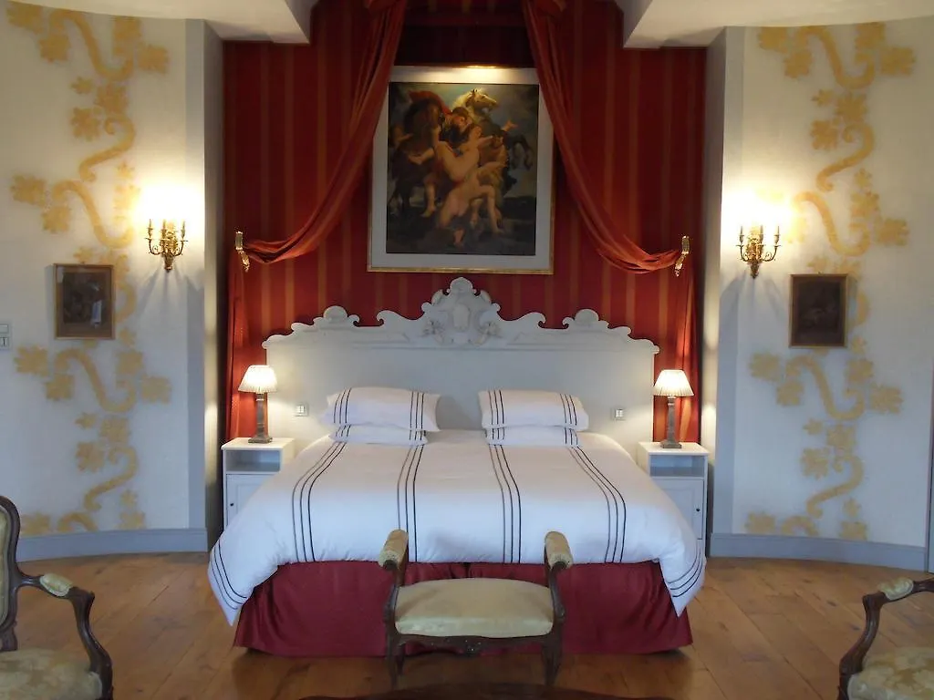 Bed and Breakfast Chateau De Clermont-Saves à LʼIsle-Jourdain