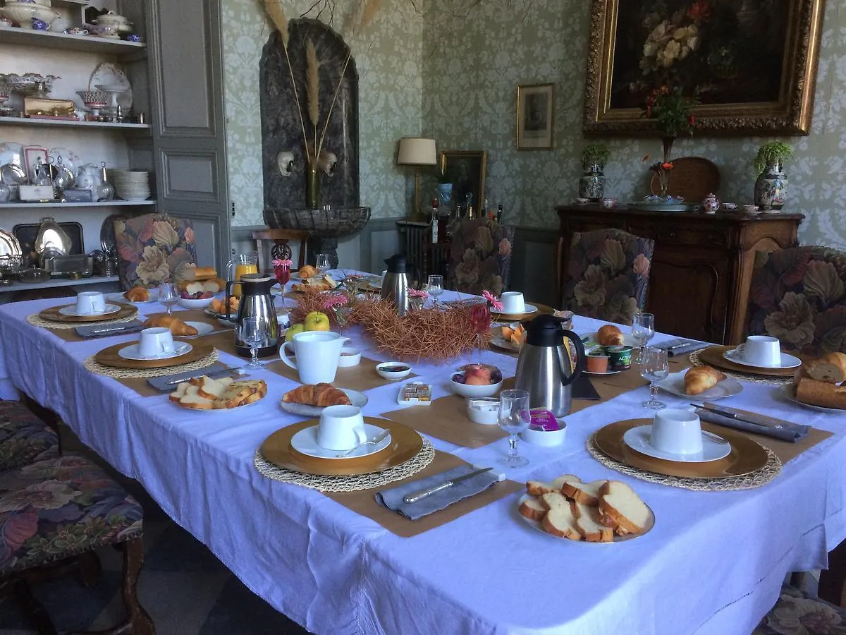 Bed and Breakfast Chateau De Clermont-Saves à LʼIsle-Jourdain 0*,  France
